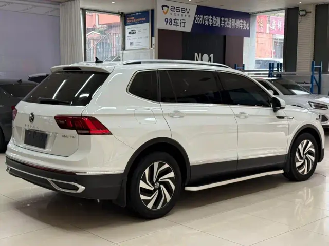 Volkswagen Tiguan L — Фото автомобиля 4