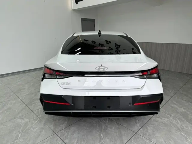 Hyundai Elantra — Фото автомобиля 5