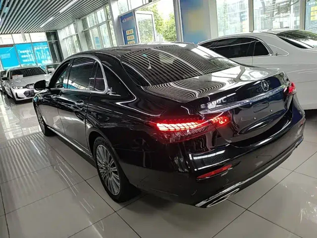 Mercedes-Benz E-Class — Фото автомобиля 4