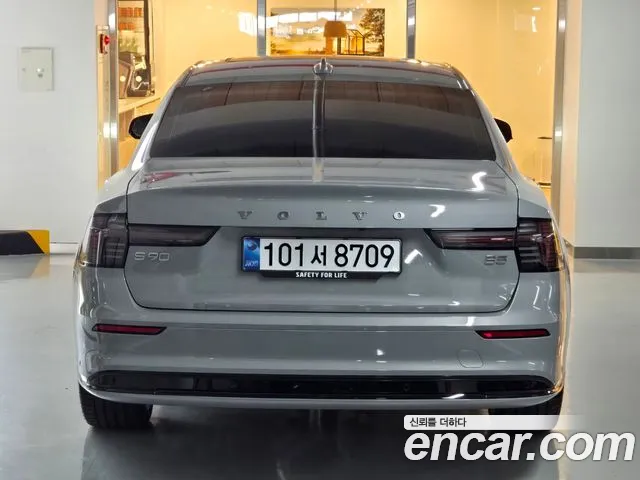 Volvo S90 — Фото автомобиля 4