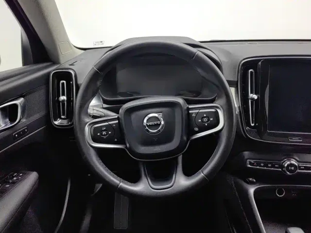 Volvo Volvo XC40 2022 Model T4 AWD Smart Drive Fashion Edition — Фото автомобиля 11