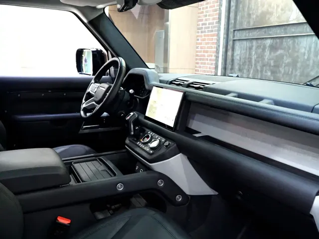 Land Rover Defender — Фото автомобиля 8