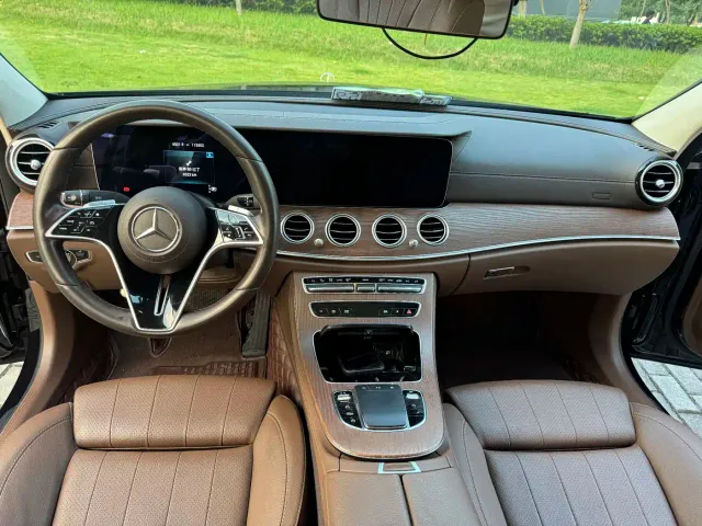 Mercedes-Benz E-Class — Фото автомобиля 5