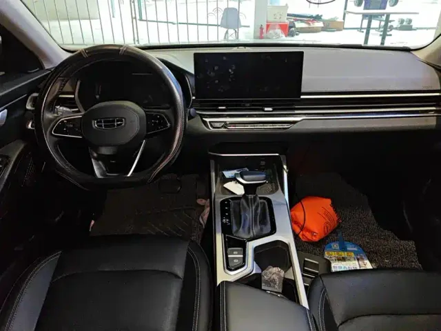 Geely Emgrand — Фото автомобиля 12