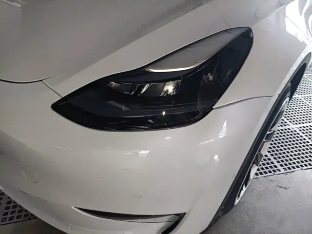 Tesla Model Y — Фото автомобиля 23