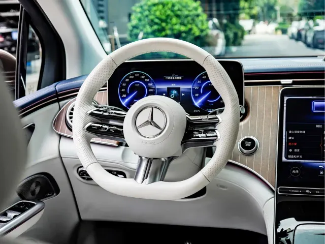 Mercedes-Benz EQE SUV — Фото автомобиля 16