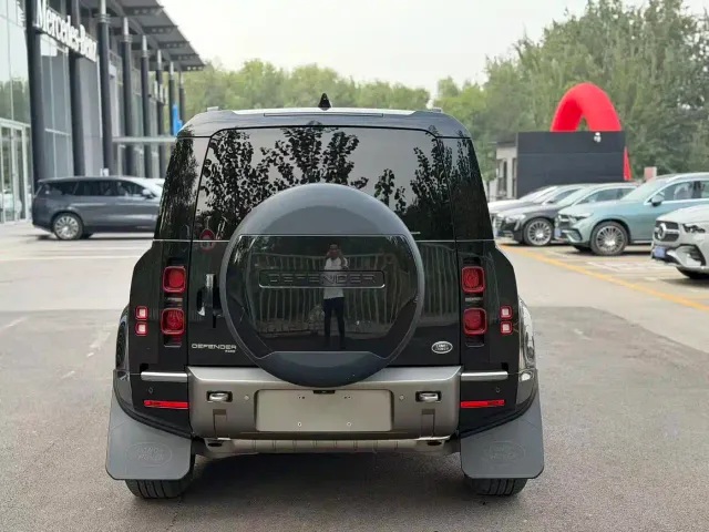 Land Rover Defender — Фото автомобиля 4