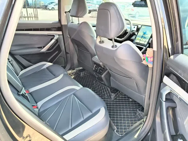 Geely Boyue L — Фото автомобиля 23