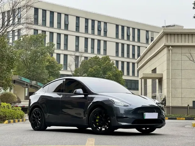 Tesla Model Y 2022 Facelift Rear-Wheel Drive Version — Фото автомобиля 3