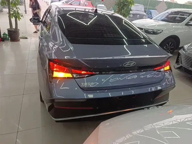 Hyundai Elantra — Фото автомобиля 5