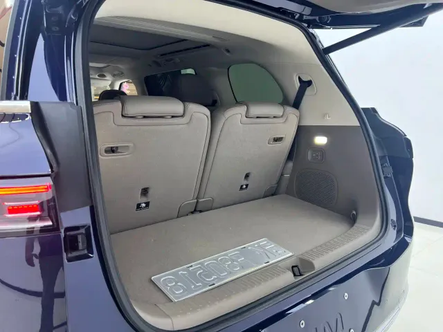 IM Motors LS9 — Фото автомобиля 11
