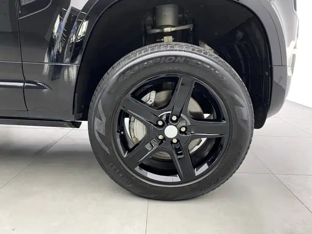 Land Rover Defender — Фото автомобиля 7