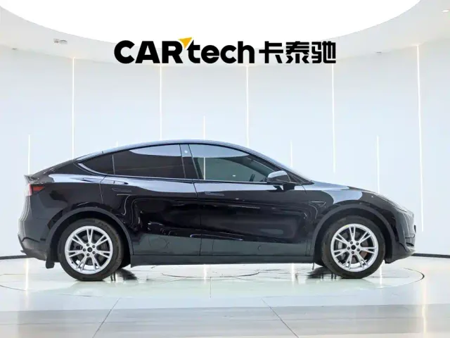 Tesla Model Y — Фото автомобиля 4