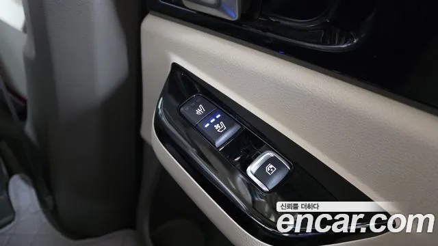 Kia Carnival Generation 4 — Фото автомобиля 26