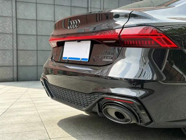 Audi Audi A7L 2022 45 TFSI quattro S-line Black Warrior Edition — Фото автомобиля 17