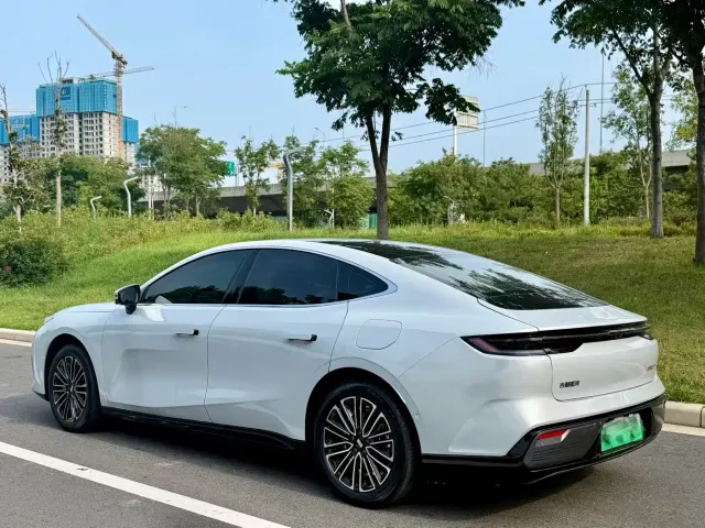Geely Galaxy Xingyao 8 — Фото автомобиля 9