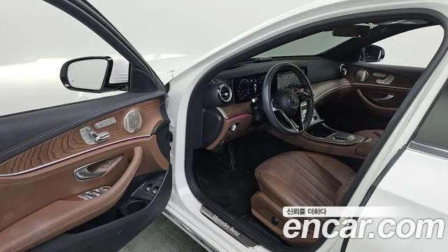 Mercedes-Benz E-Class — Фото автомобиля 10
