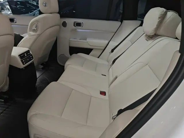 Li Auto L7 — Фото автомобиля 16