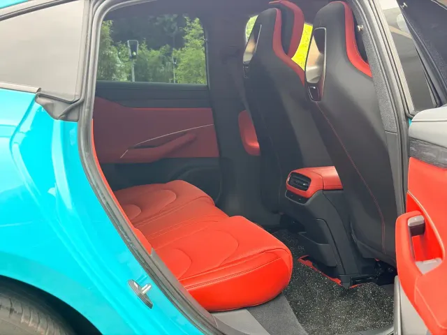 Xiaomi SU7 — Фото автомобиля 10