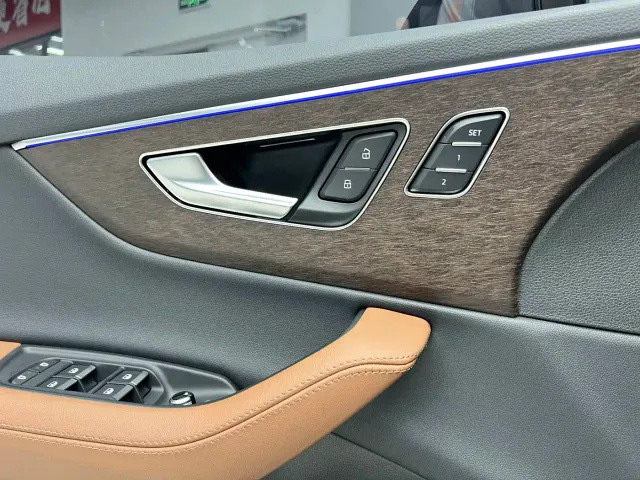 Audi Q7 — Фото автомобиля 12