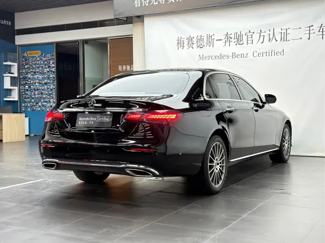 Mercedes-Benz E-Class — Фото автомобиля 3