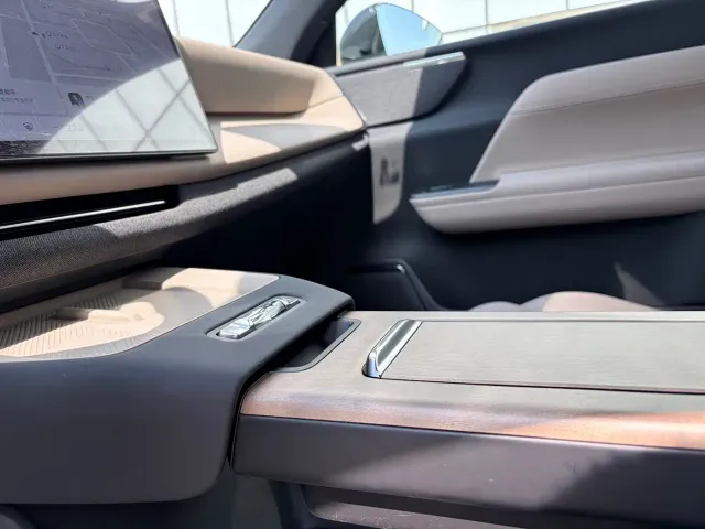 Volvo XC70 Plug-in Hybrid — Фото автомобиля 8