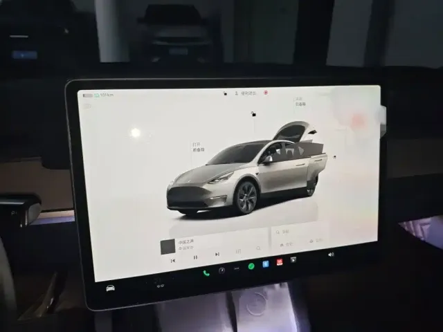 Tesla Model Y 2023 Long Range All-Wheel Drive Edition — Фото автомобиля 3