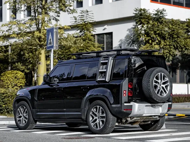 Land Rover Defender — Фото автомобиля 23