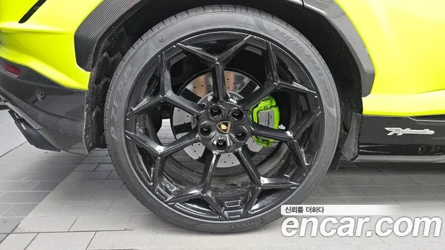 Lamborghini Urus — Фото автомобиля 5