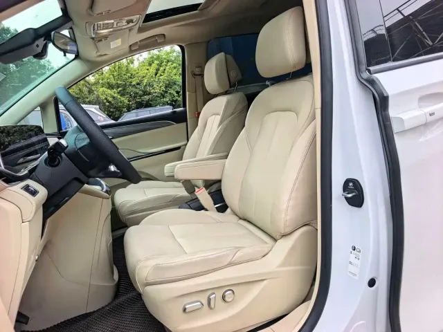 Buick Buick GL8 New Energy 2025 Landlux Smart Edition 7-seater — Фото автомобиля 11