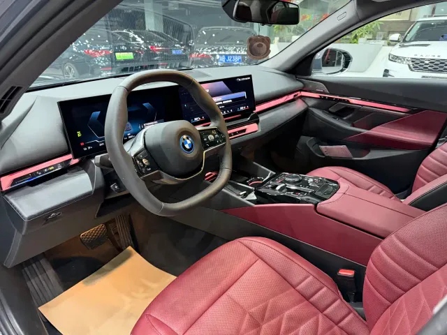 BMW i5 — Фото автомобиля 9