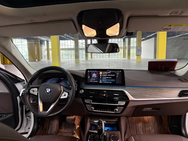 BMW 5 Series — Фото автомобиля 9