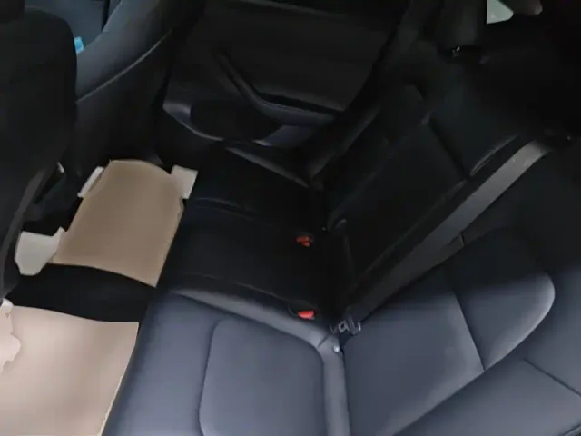 Tesla Model Y — Фото автомобиля 16
