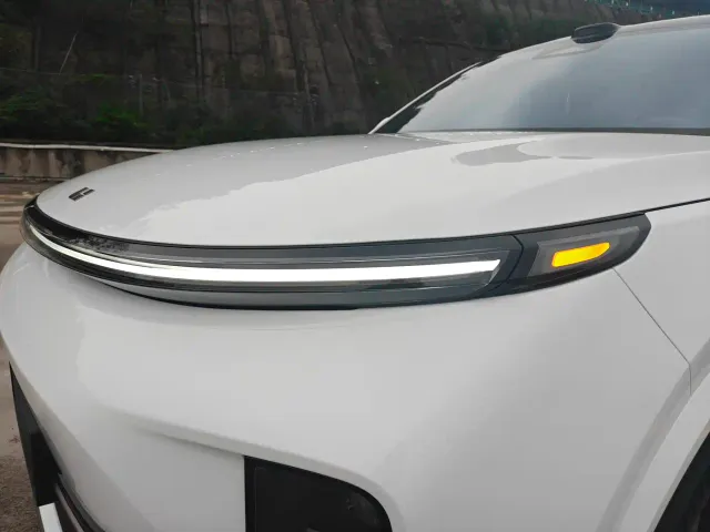 Li Auto L9 — Фото автомобиля 9