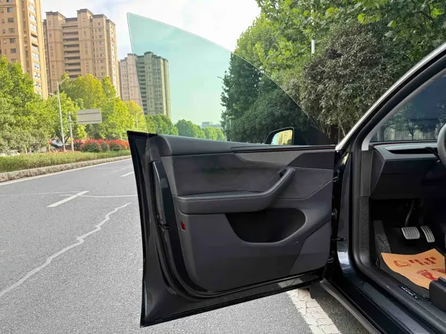 Tesla Model Y — Фото автомобиля 6