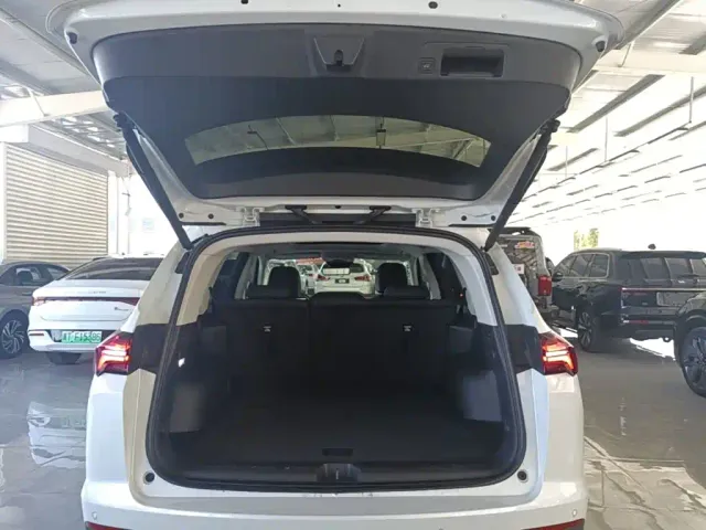 Buick Envision Plus — Фото автомобиля 18