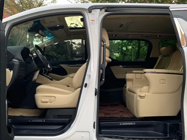 Toyota Alphard — Фото автомобиля 11