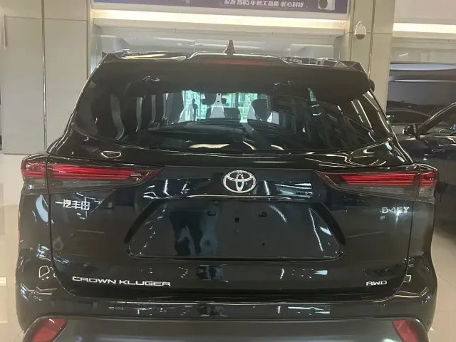Toyota Crown Kluger — Фото автомобиля 8