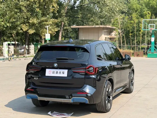 BMW iX3 — Фото автомобиля 15