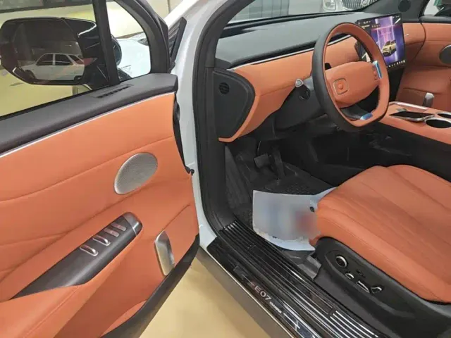 Changan Qiyuan E07 — Фото автомобиля 15