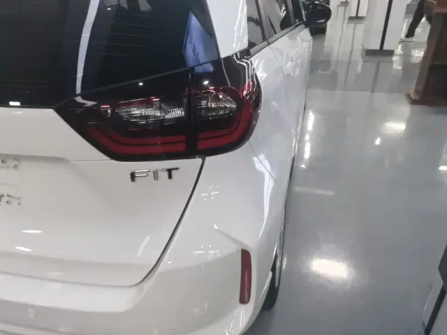 Honda Fit — Фото автомобиля 7