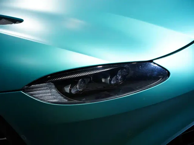 Aston Martin V8 Vantage — Фото автомобиля 3