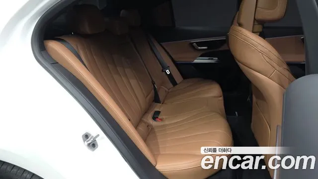 Mercedes-Benz E-Class — Фото автомобиля 12