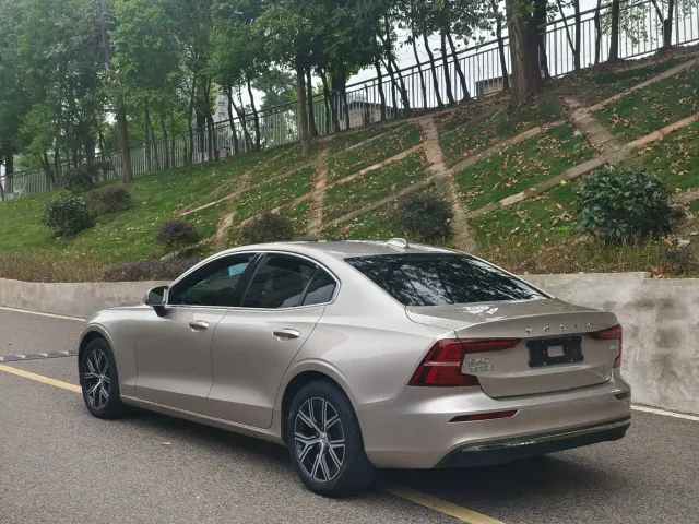 Volvo S60 — Фото автомобиля 13