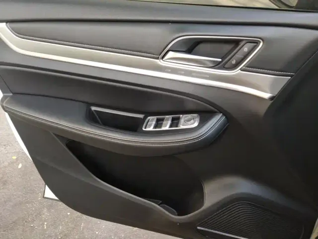 Roewe RX8 — Фото автомобиля 7