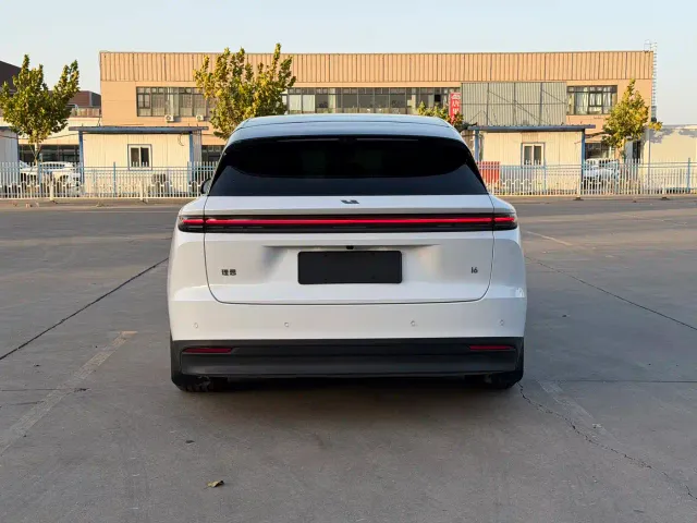 Li Auto i6 — Фото автомобиля 7