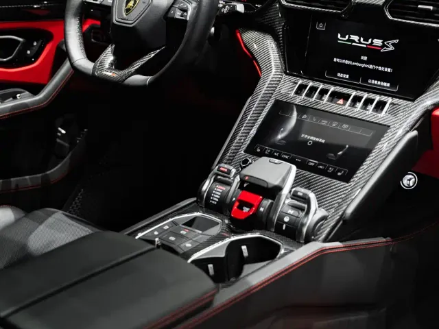 Lamborghini Urus — Фото автомобиля 23