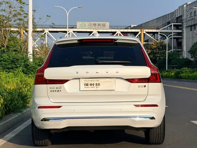 Volvo XC60 — Фото автомобиля 8