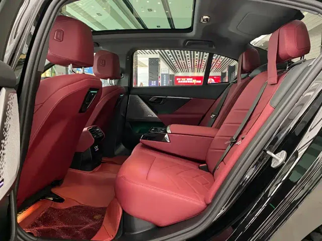 BMW 5 Series — Фото автомобиля 13