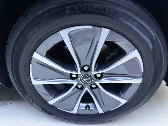 Lexus UX — Фото автомобиля 17